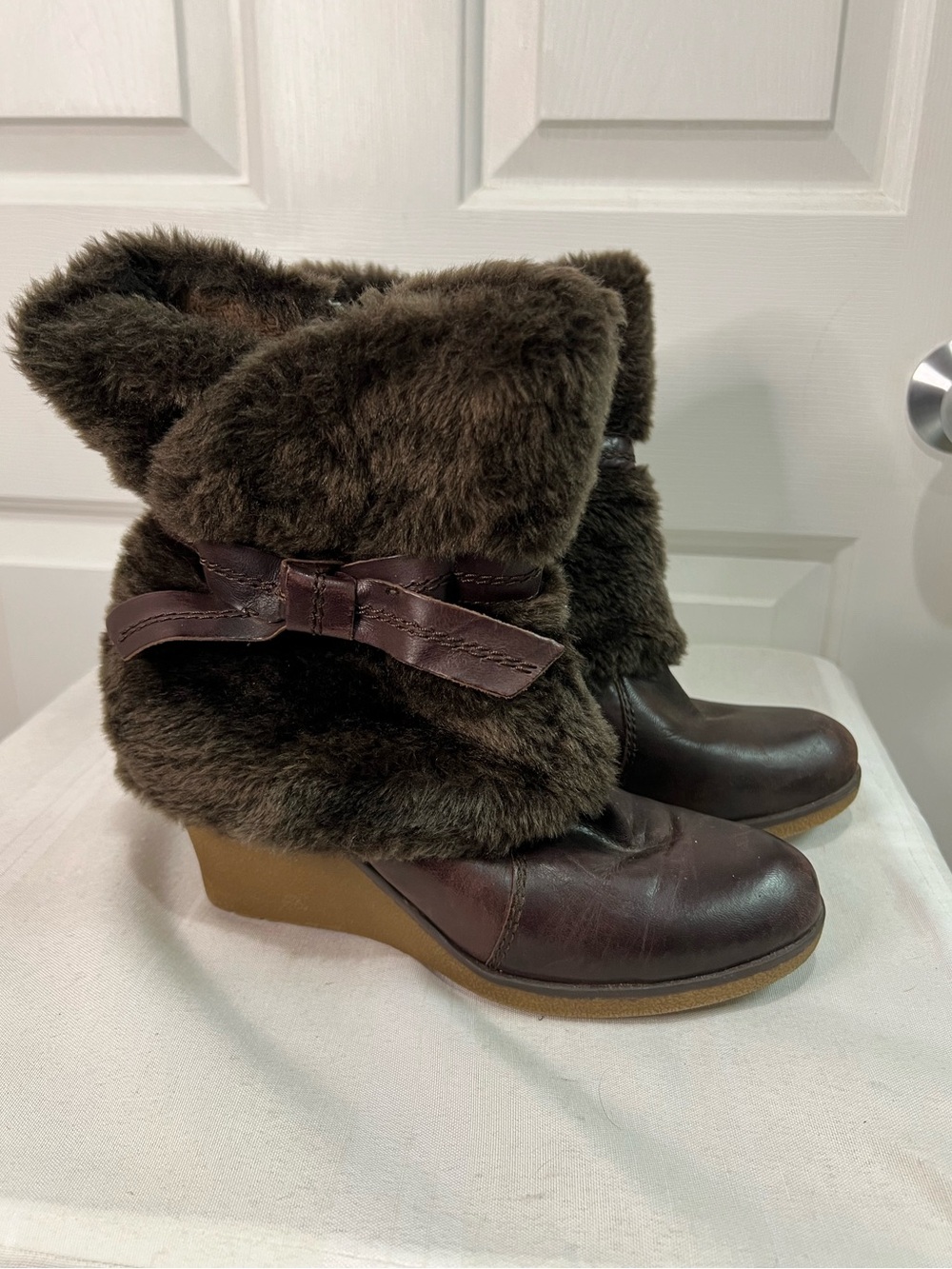 Women’s Brown leather and Faux-Fur Wedge Boots by Bare Traps faux fur lined 9M
